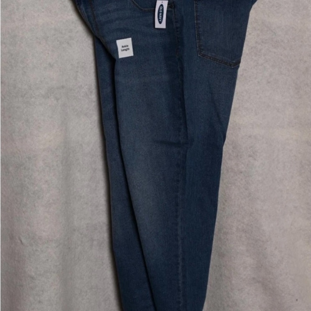 Old Navy Women’s Midrise Ankle Length Jean size 18 NWT